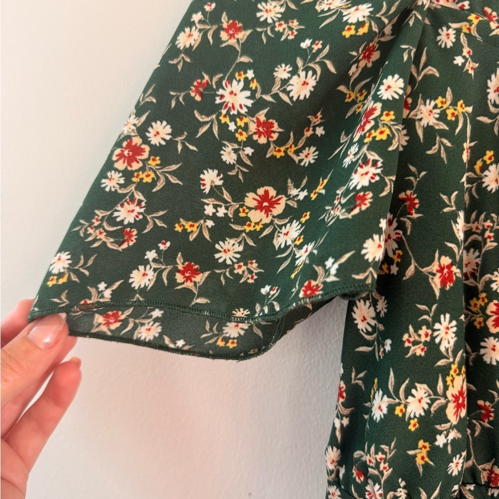 Elegant Floral Midi Dress in Green - Picture 4 of 5